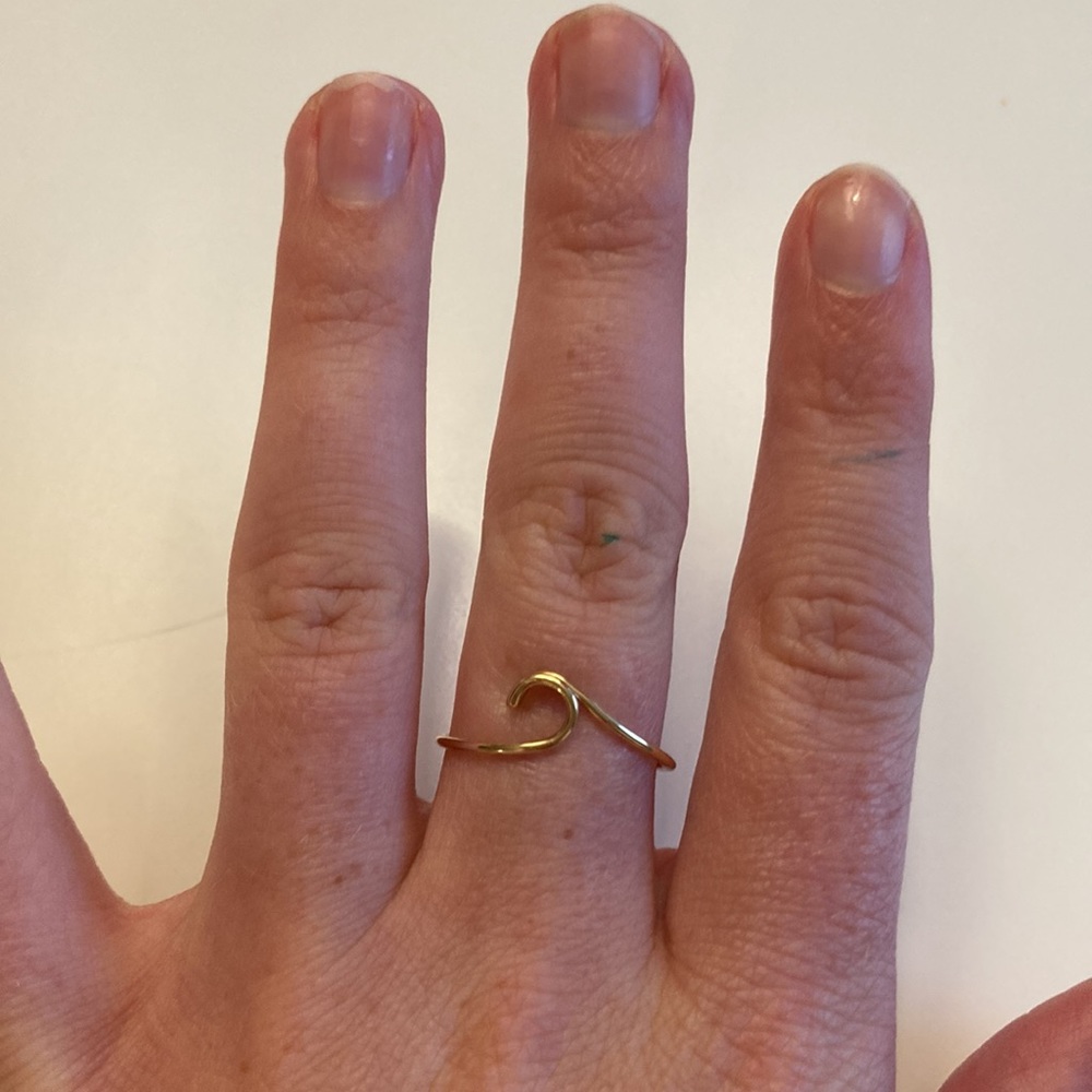 Gold Wave Ring - size 6